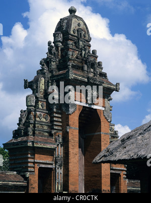 Indonesia. Bali. Ingresso di Taman Ayun Temple. Vicino a Denpasar. Foto Stock