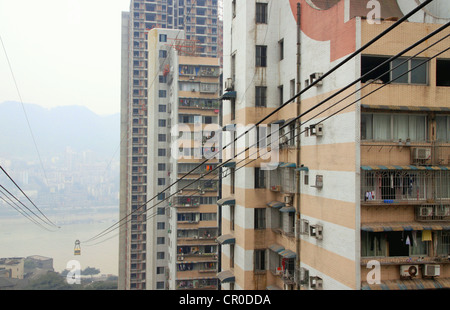 Le linee della cabinovia sul Fiume Yangtze a Chongqing. Foto Stock