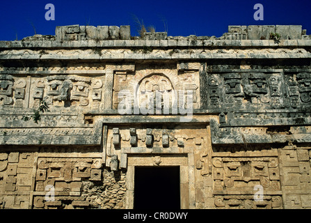 Messico, Yucatan Stato, archeologico sito Maya di Chichen Itza, classificato come patrimonio mondiale dall'UNESCO, la chiesa Foto Stock