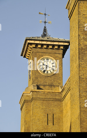 Clock Tower presso la stazione di Kings Cross, London, England, Regno Unito, Europa Foto Stock