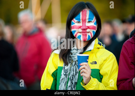 Reveler celebra il diamante della regina festa giubilare in Hyde Park, Londra 2012 Foto Stock