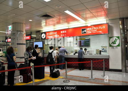 La biglietteria per il Narita Express train dall'Aeroporto Internazionale di Narita Giappone Foto Stock