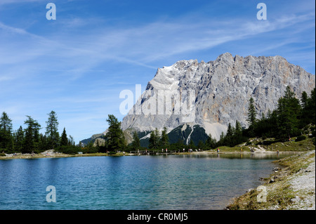 Vista sul lago Seebensee a Mt Zugspitze, Ehrwald, Tirolo, Austria, Europa PublicGround Foto Stock