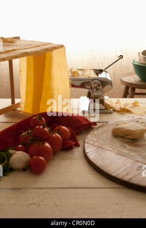 Pasta fatta in casa essiccazione su rack Foto Stock