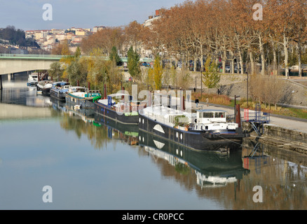 Casa barche sul fiume Rodano, Lione, Francia Foto Stock