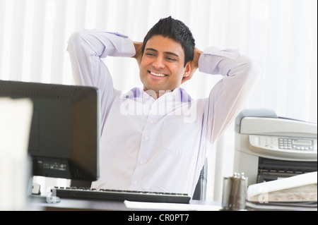 Stati Uniti d'America, New Jersey, Jersey City, imprenditore lavorando sul computer Foto Stock