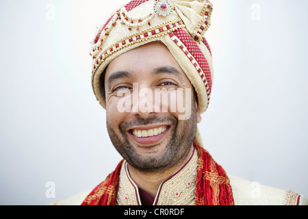 Indian uomo nel matrimonio tradizionale abbigliamento Foto Stock