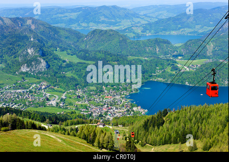 Vista dalla montagna Zwoelferhorn su Sankt Gilgen, lago di Wolfgang e lago Mond, Salzkammergut, Salisburgo, Austria, Europa Foto Stock