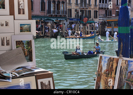 Paddler sul Canal Grande a Vogalonga regata a Venezia. Foto Stock