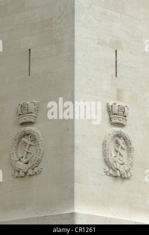 Sculture dettagliate alla base del Royal Naval Memorial a Plymouth Hoe, Devon, Regno Unito. Foto Stock