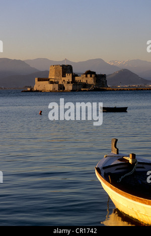 La Grecia, Peloponneso, Nafplion, Agolis capoluogo Veneziano, Fort di Bourtzi (o) Bourdzi isolotto Foto Stock