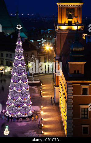 Polonia - Varsavia, Piazza Castello, il castello reale nel tempo di Natale Foto Stock