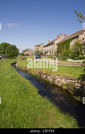 Bellerby villaggio vicino Leyburn, Wensleydale. Un angolo di verde villaggio. North Yorkshire Foto Stock