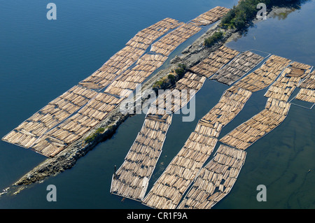 Vista aerea di bracci di log memorizzati in secca isole, Chemainus estuario del fiume, Chemainus Valley Vancouver Island Foto Stock