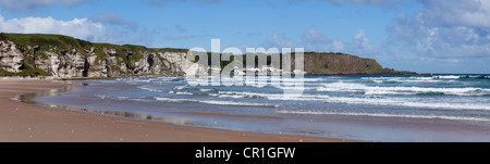 White Park Bay o Whitepark Bay con Portbradden, costa di Antrim, County Antrim, Irlanda del Nord, Regno Unito, Europa Foto Stock