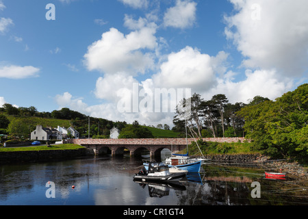 Glendun nel fiume Cushendun, County Antrim, Irlanda del Nord e Gran Bretagna, Europa, PublicGround Foto Stock