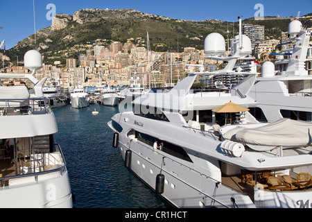 Principalty di Monaco, Monaco, La Condamine District, Porto Hercule (Hercules porto), yacht Foto Stock