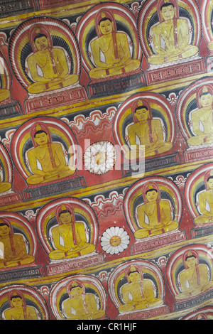 Murales in grotta 3 grotta di templi (Patrimonio Mondiale dell'UNESCO), Dambulla, Nord provincia centrale, Sri Lanka Foto Stock