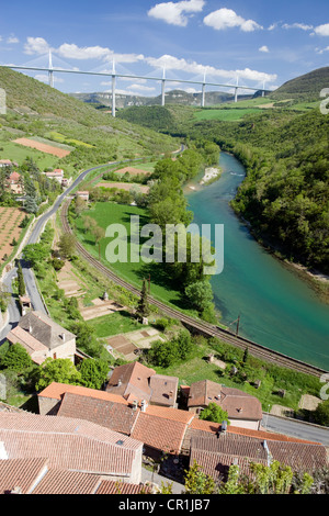 Francia, Aveyron, il viadotto di Millau (A75 autostrada) costruito da Michel Virlogeux e Norman Foster, situato tra il Causse de Foto Stock