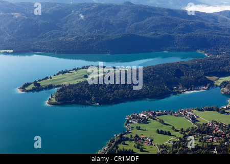 Penisola Zwergern, Lago di Walchen e la città di Walchensee, vista dalla montagna Herzogstand, Alta Baviera, Baviera Foto Stock