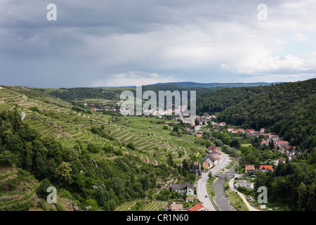 Vista dal Burg Senftenberg castello su Imbach, Kremstal calley, Wachau, Austria Inferiore, Austria, Europa Foto Stock