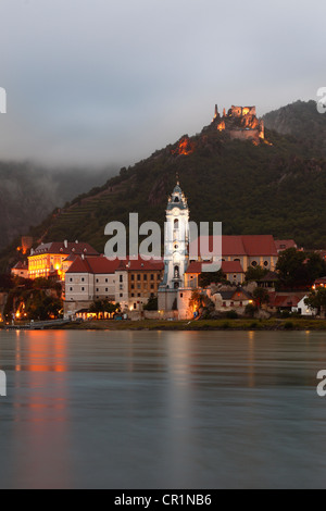 Vista da Rossatzbach oltre il fiume Danubio sul Duernstein, Wachau, Austria Inferiore, Austria, Europa Foto Stock