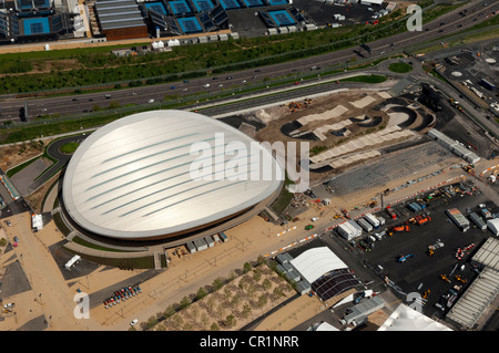 Il velodromo e Basket presso il Centro Parco Olimpico di Londra Inghilterra 2012 dall'aria. Foto Stock