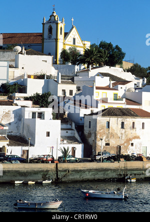 Il Portogallo, Algarve, villaggio di Ferragudo Foto Stock
