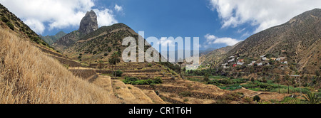 Valle di Vallehermoso con Roque El Cano, La Gomera, isole Canarie, Spagna, Europa Foto Stock