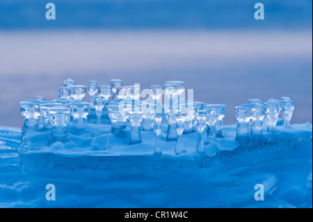 La formazione di ghiaccio su un glaçon Foto Stock