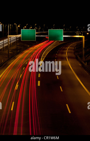 Time-lapse vista del traffico su autostrada Foto Stock