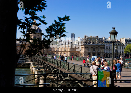 Francia, Parigi, passerelle des Arts (arti footbridge) Foto Stock