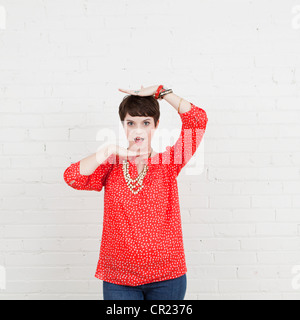 Studio shot Ritratto di giovane donna Foto Stock