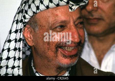 Shimon Peres e Yasser Arafat incontra la stampa dopo la loro riunione a Gaza. Foto Stock