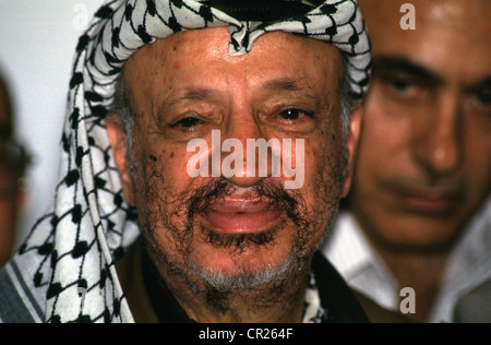 Shimon Peres e Yasser Arafat incontra la stampa dopo la loro riunione a Gaza. Foto Stock