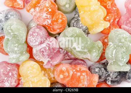 Close-up di uno sfondo di zucchero spolverato orsetti di gomma dolce pasticceria - studio shot Foto Stock