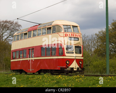 Tradizionale tram elettrico il museo Beamish County Durham Regno Unito Inghilterra Foto Stock