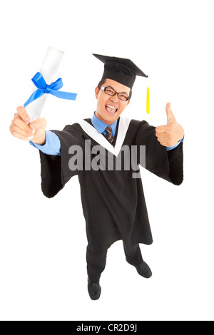 Felice tesista holding diploma con il pollice in alto Foto Stock