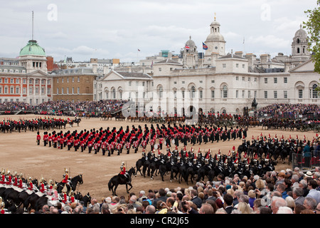 Trooping il colore, la Sfilata delle Guardie a Cavallo Foto Stock