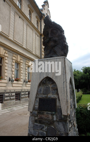 Busto di Vlad Tepes in Sighisoara, Romania Foto Stock