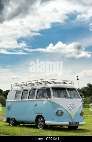 VW Volkswagen camper van, schermo diviso Foto Stock