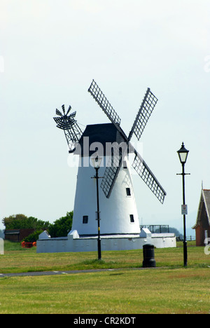 Il mulino a vento di Lytham, Lancashire Foto Stock