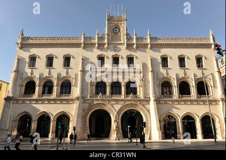 Estacao Rossio, stazione Rossio, inizio della costruzione nel 1886, facciata a forma di ferro di cavallo ingressi, Praca de Dom Pedro IV Foto Stock