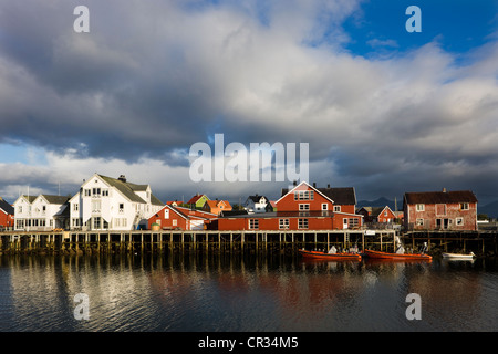 Henningsvaer, isola di Vestvagoya, Lofoten, Norvegia, Scandinavia, Europa Foto Stock