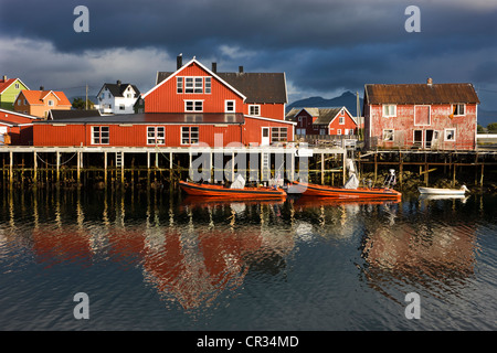 Henningsvaer, isola di Vestvagoya, Lofoten, Norvegia, Scandinavia, Europa Foto Stock