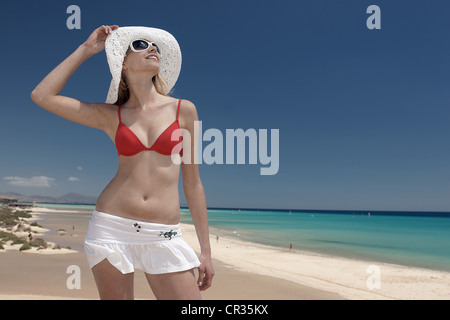 Donna, spiaggia Playa de Sotavento, Fuerteventura, Isole Canarie, Spagna, Europa Foto Stock