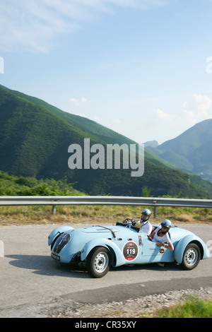 Healey Silverstone, 1949, Christian Roncolato, Sabine Rinneberger, numero di inizio 119, la collina la gara, vintage corsa automobilistica Mille Miglia o Foto Stock