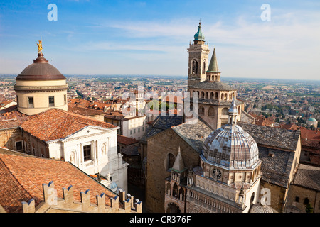 L'Italia, Lombardia, Bergamo, visto dalla Torre del Campanone sulla Cappella Colleoni (Cappella Colleoni) Foto Stock
