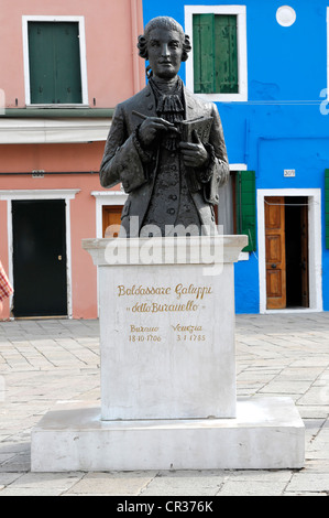 Statua di Baldassare Galuppi, un compositore, 1706 - 1785, Burano, Venezia, Veneto, Italia, Europa Foto Stock