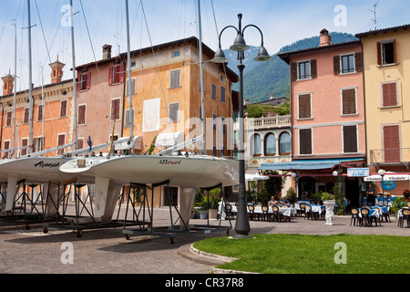 L'Italia, Lombardia, Lago di Garda, Gargnano village Foto Stock